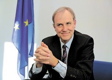 Беренд де Гроот проверил качество отремонтированного за деньги ЕС моста в Северодонецке